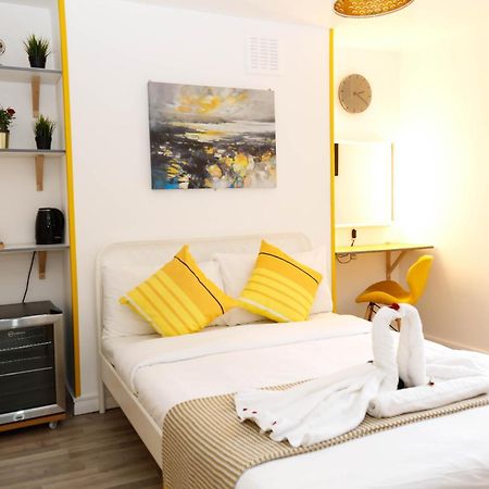 Stylish Rooms 1-Minute Walk To Camden Town Metro, Shops, Cafes, Bars & Restaurants With Shared Bathrooms Londres Extérieur photo