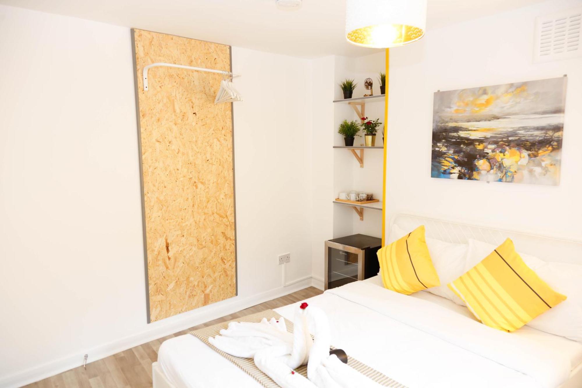 Stylish Rooms 1-Minute Walk To Camden Town Metro, Shops, Cafes, Bars & Restaurants With Shared Bathrooms Londres Extérieur photo